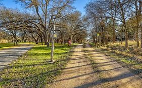 The Almond @ Mendelbaum Winery Guest Cabins